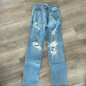 Hollister curvy ultra high rise vintage straight w26 L27